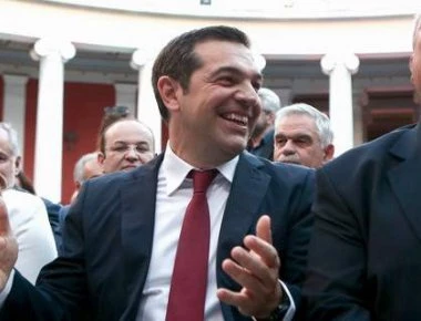 «Φαρμακερά βέλη» από «Εφημερίδα των Συντακτών» για την φιέστα του Ζαπείου: «Ρόδα, τσάντα και γραβάτα»